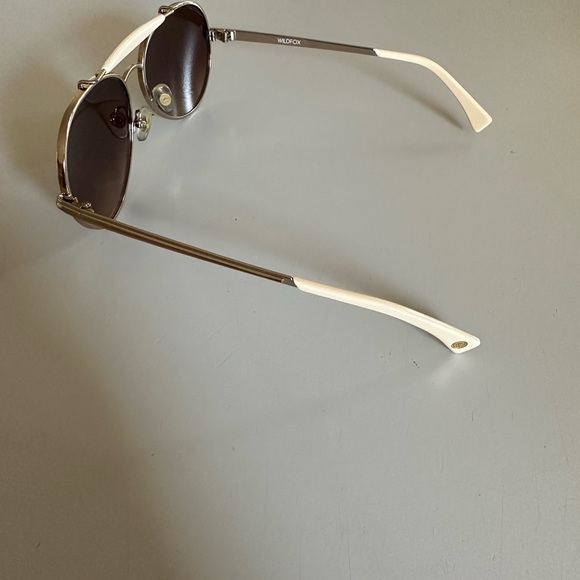 Wildfox Goldie Aviator sunglasses- like new - Picture 6 of 7